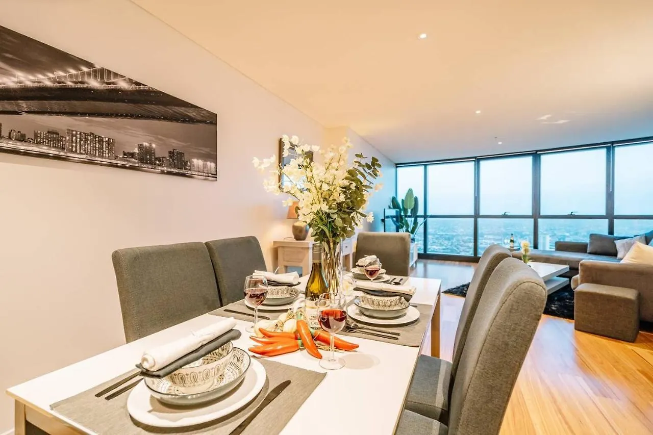 Hotel Heavenly Views Above 60F - New Luxury 2Bd/2Bath. Brisbane