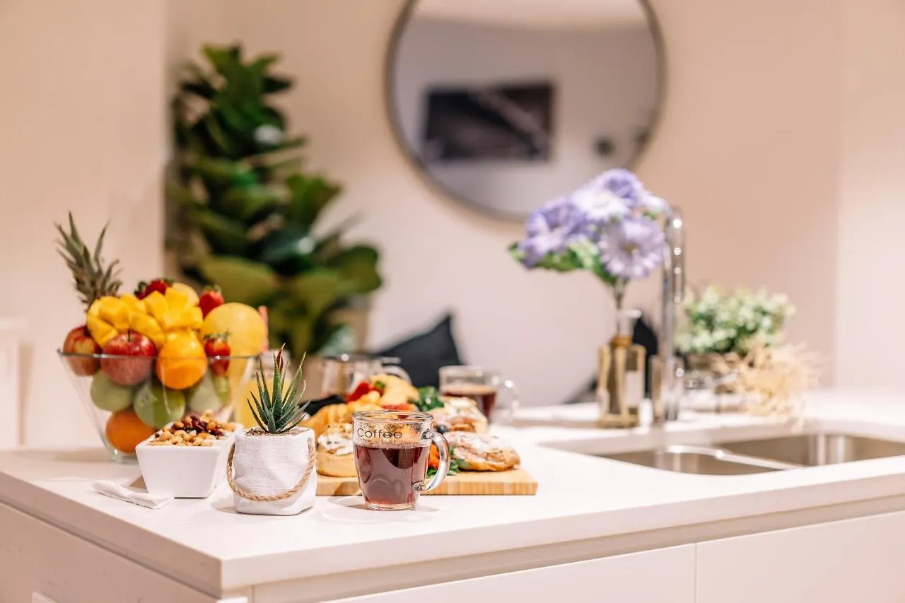 Apartment Hotel Heavenly Views Above 60F - New Luxury 2Bd/2Bath. Brisbane