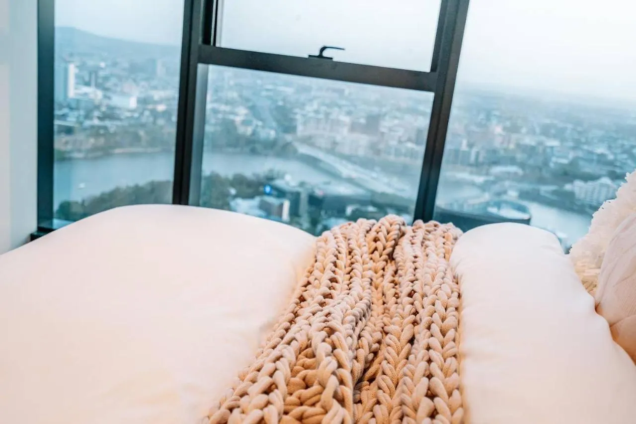 Hotel Heavenly Views Above 60F - New Luxury 2Bd/2Bath. Brisbane